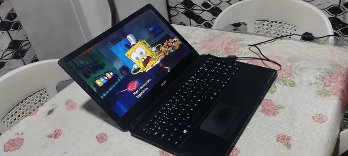 Notetbook acer 4gb já formatado com teclado numérico