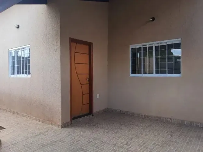 Aluga-se casa 2 quartos no Bairro Girassóis próximo União, Base Aérea e Comando Militar