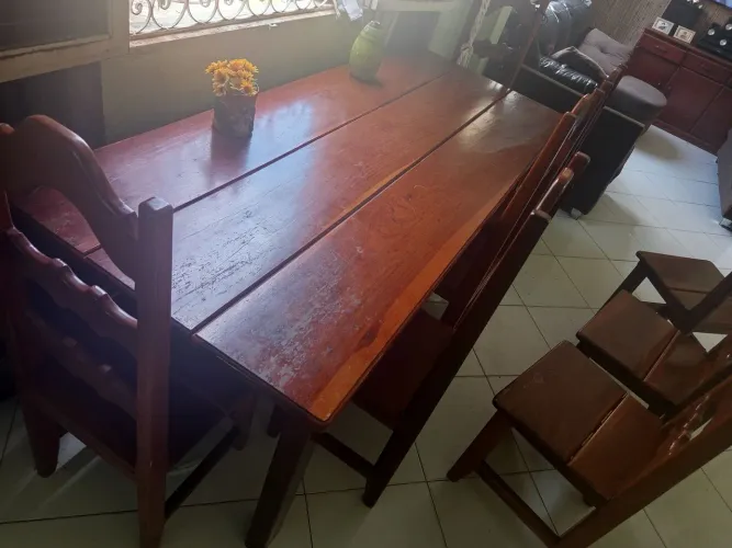 Vendo Mesa de Madeira Trabalhada