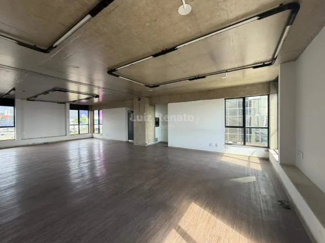 Sala comercial com excelente localização no Estoril