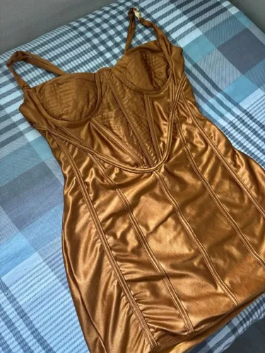 Vestido acetinado (Marcia Sampaio)