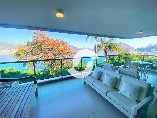 Apartamento vista mar em condomínio clube em Icaraí