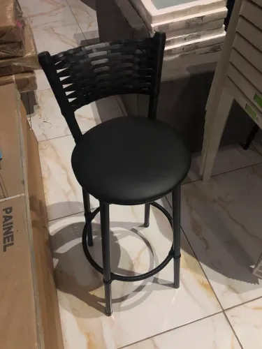Banqueta para balcão novo disponível
