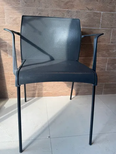 Cadeira Brent Flexform fixa institucional