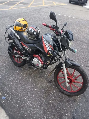 Vendo essa crosser 150 2015 top várias peças colocando 