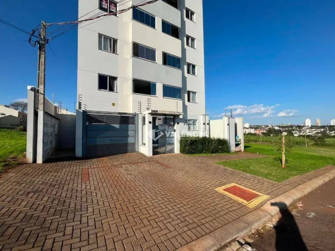 Apartamento Semi Mobiliado para alugar no Canadá por R$1800,00 - Rua Vicente Machado 3406