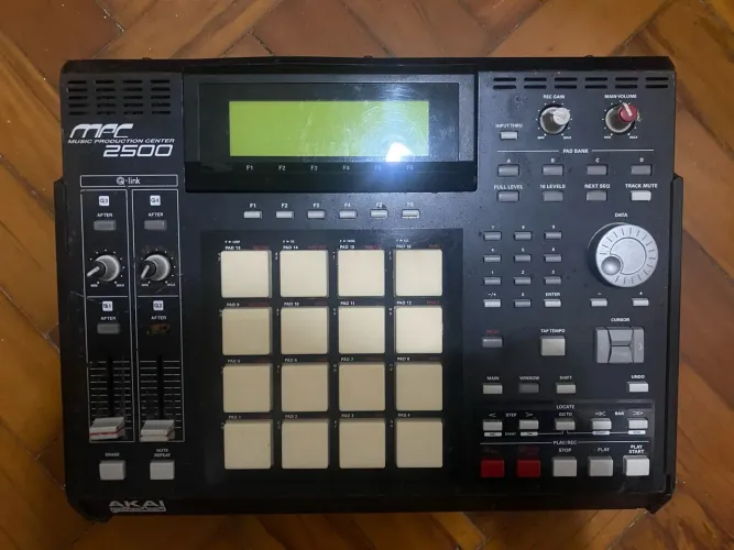 MPC 2500 Akai Professional - LEIA O ANUNCIO