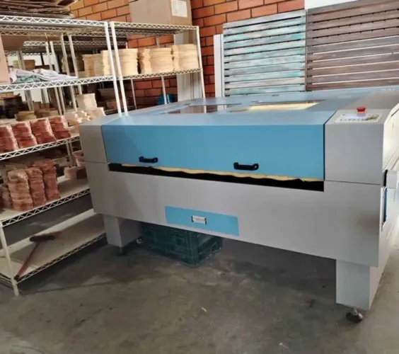 Máquina Corte e Gravação Laser CO2 100W Área 140x90 cm