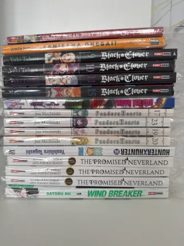Lote de 16 Mangás Originais - Black Clover, Yakusoku Neverland e outros