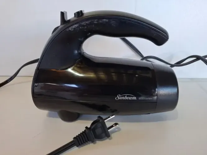 Batedeira de mão Sunbeam FPSBHM1502 Mixmaster 6 vel. 120V (sem batedores)