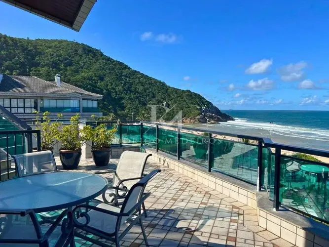 Cobertura frente mar com 5 quartos na Praia Brava, Florianópolis