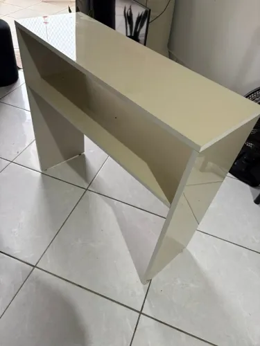 Aparador / Pequena mesa balcao para sala ou quarto