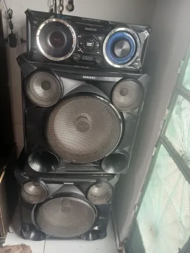 Vendo som Samsung giga sound potente é ele perfeito aceito propostas