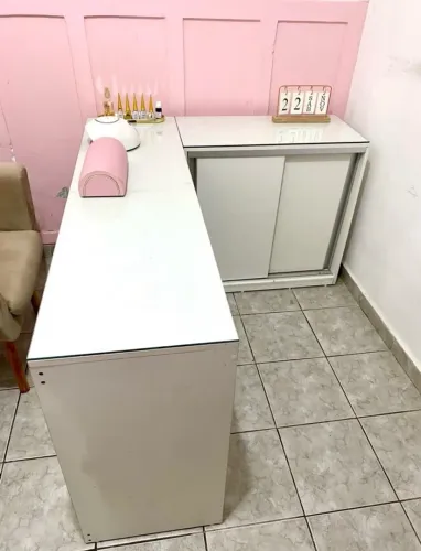 MESA PARA NAIL DESIGNER À VENDA.