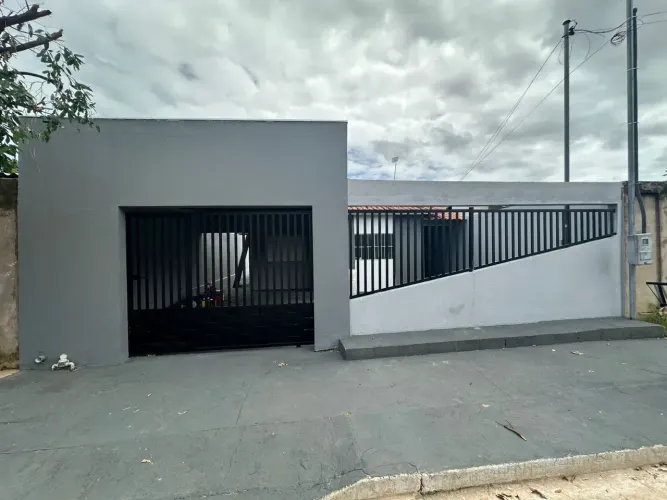 Casa térrea a venda com 2 quartos bairro Santa Terezinha região do Coxipó