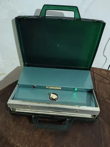 Máquina seladora de embalagens portátil com maleta 