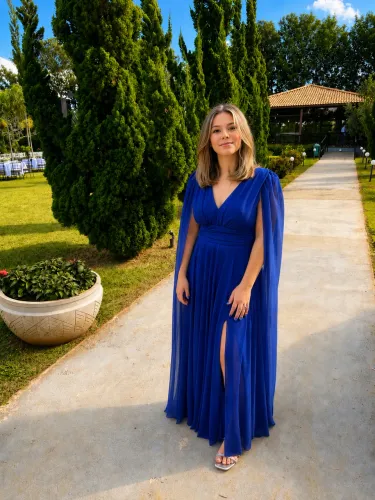 Vestido de festa azul com brilho