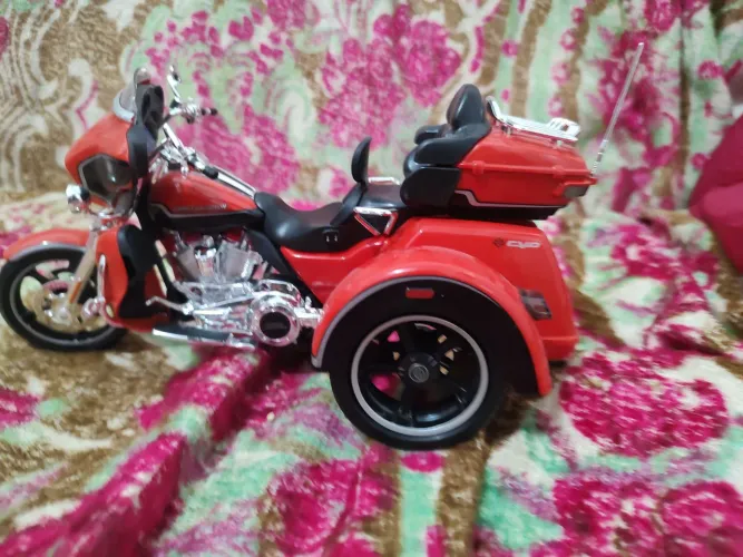 Miniatura triciclo maisto 1/12