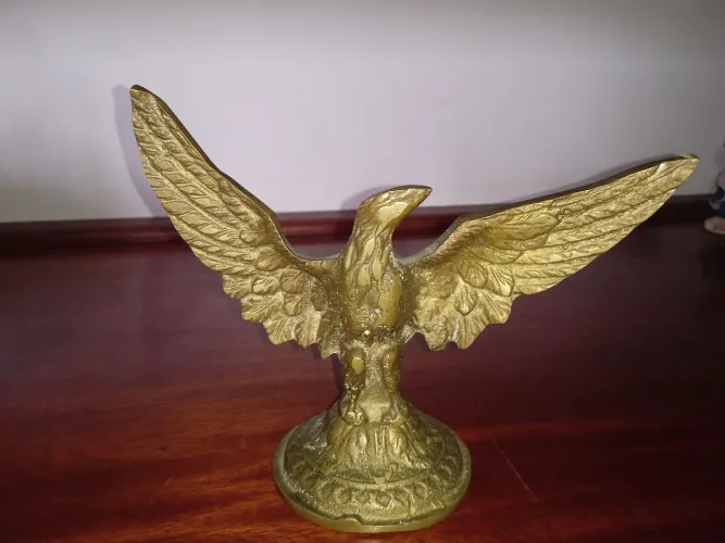 Águia de bronze