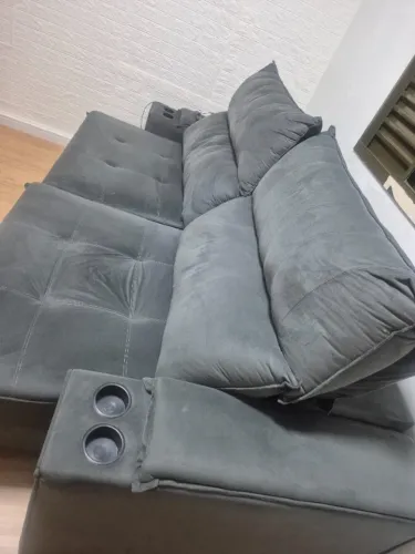 Sofá Retrátil e Reclinável 2,60m com Porta Copos Cinza