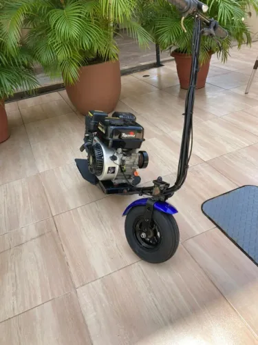 Walk machine com motor estacionário 215 HP