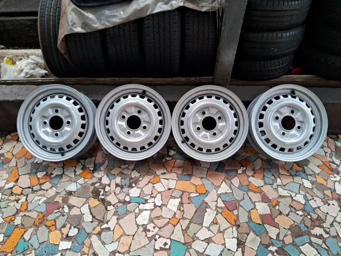 Jogo de rodas de ferro aro 15/4 furos originais VW para Fusca Brasília Variant e outros 