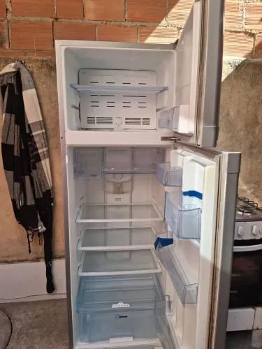 Geladeira fros frier nunca foi mexida 