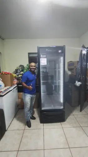 CERVEJEIRA VERTICAL 569 LITROS TOTAL BLACK COM ILUMINAÇÃO DE LED DUPLA FRICON 