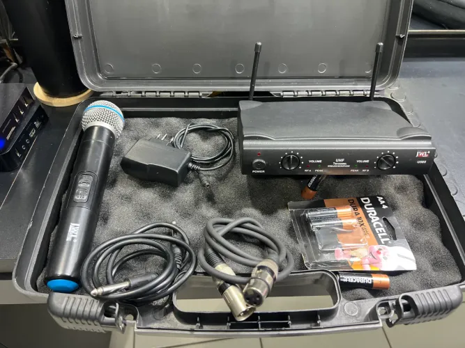 Microfone Sem Fio JWL U-585 UHF + Maleta (Usado - 1 Bastão)