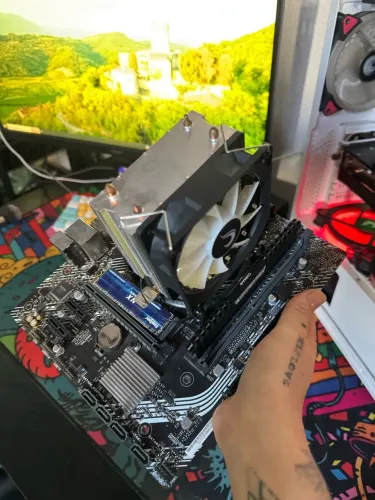 Kit I3 10100 (com gráfico) + Placa mãe Asus prime! Estado de zero!
