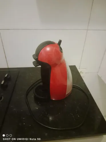 Cafeteira Dolce Gusto pouco usada