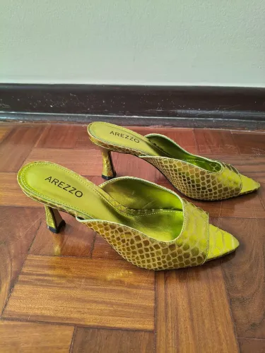 Tamanco verde Arezzo 35