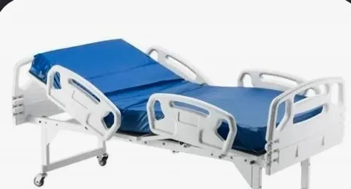 Cama hospitalar motorizada