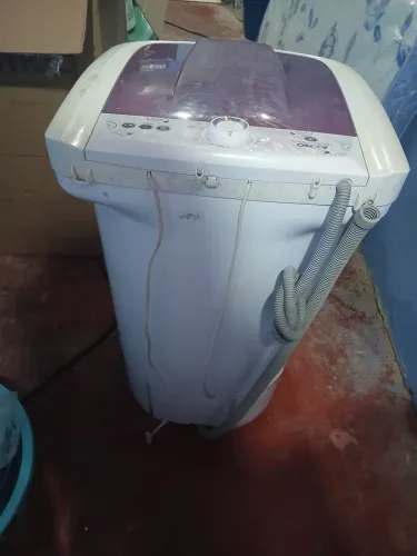 Vendo uma máquina de lavar taquinho usanda funcionando perfeitamente 