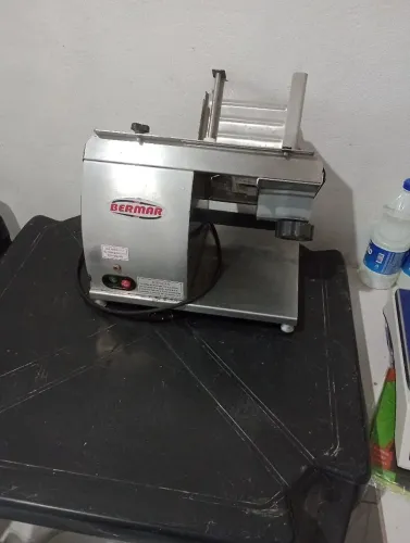 Fatiadeira de queijo mortadela e outros