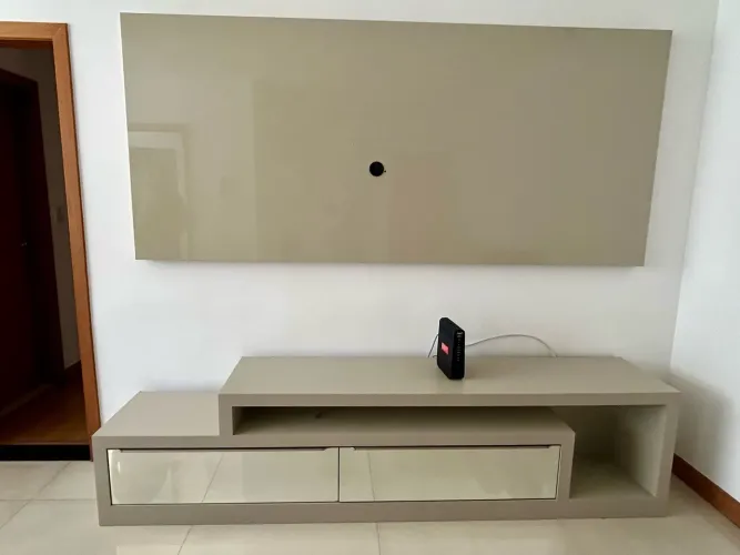 Painel com rack para sala