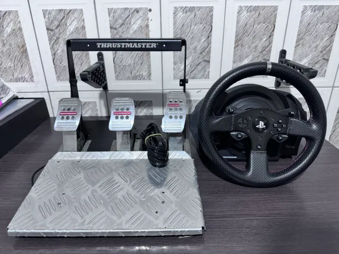 Volante trhustmaster t300rs