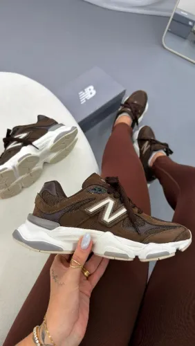 Tênis New Balance 9060 couro café