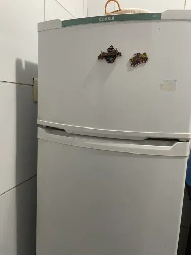 Vende-se geladeira Cônsul 330 l