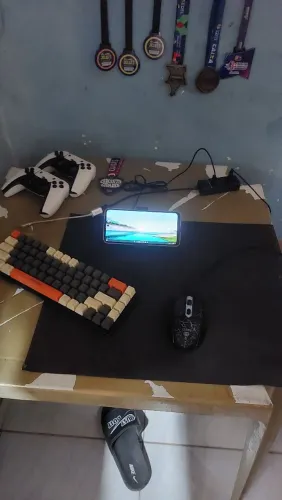 Teclado mecânico 60 % SEM MARCA DE USO