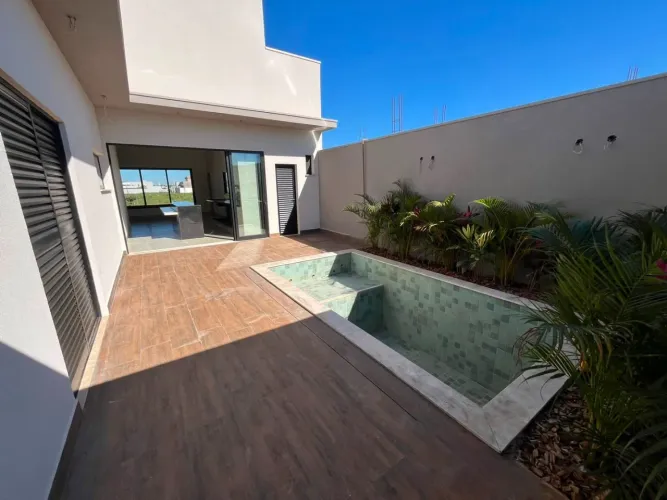 Casa à venda no Condomínio Reserva Novo Mundo em Uberlândia