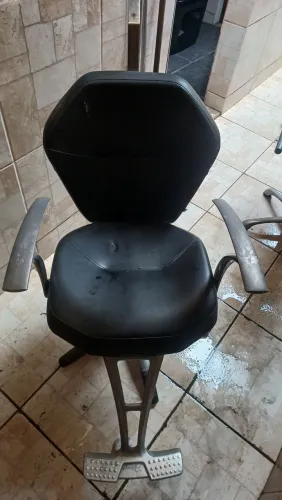Cadeira para Barbeiro e Salao de Beleza