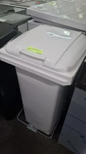 LIXEIRA COM RODAS E PEDAL 120L