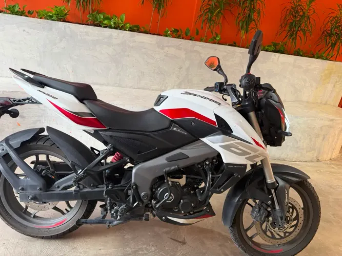 BAJAJ DOMINAR 160 À VENDA