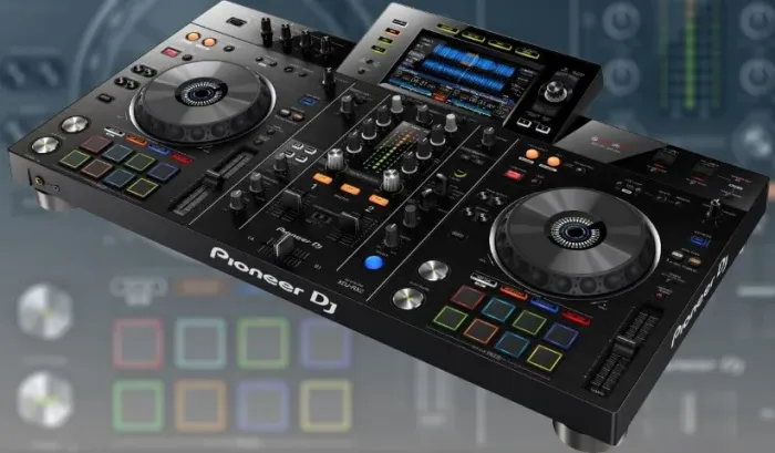 Controladora Pioneer XDJ RX2 + Case + caixa de som