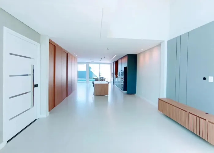 Casa à venda e locação no Condomínio Residencial Tecoara em Taubaté/SP.