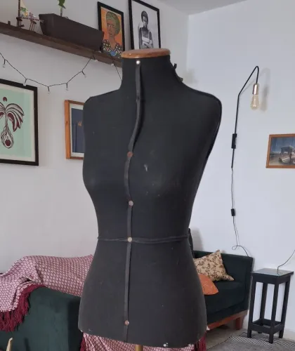 Manequim feminino para costura, vitrine ou decoração