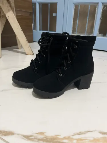 Bota feminina tamanho 35