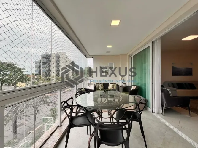 Apartamento reformado com varanda e lazer a 250m da praia na região da Brunella na Enseada
