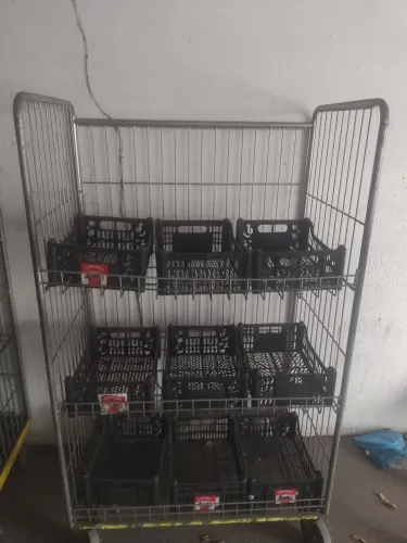 prateleira de ferro com rodinha cada 500 tenho 8 unidades ótima fruteira e mercadinho